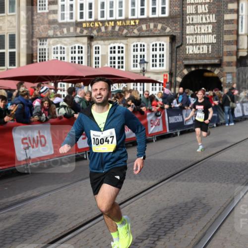 05.10.2025 - 20. swb-Marathon Bremen Yannick Fuchs http://msf.ph/oto/9261229 05.10.2025 10:48:59 Ziel 7414, 9255, 9261, 9482, 9583, 9674, 10047, 10799, 10877 meine-sportfotos.de