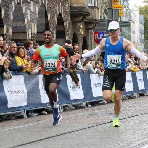 05.10.2025 - 20. swb-Marathon Bremen Strokosch-Dieckow http://msf.ph/oto/9261272 05.10.2025 12:57:29 Ziel 3153, 3817, 5028, 8211 meine-sportfotos.de