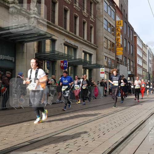 05.10.2025 - 20. swb-Marathon Bremen Strokosch-Dieckow http://msf.ph/oto/9261295 05.10.2025 11:01:18 Ziel 7908, 9189, 9237, 9269, 9278, 9286, 9294, 9322, 9371, 9432, 9782, 10004, 10026, 10030, 10056, 10157, 10324, 10336, 10370, 10562, 10903, 10904, 11194, 11223, 11463, 11493, 11633, 11732, 11733, 7908, 9189, 9237, 9269, 9278, 9286, 9294, 9322, 9371, 9432, 9782, 10004, 10026, 10030, 10056, 10157, 10324, 10336, 10370, 10562, 10903, 10904, 11194, 11223, 11463, 11493, 11633, 11732, 11733 meine-sportfotos.de