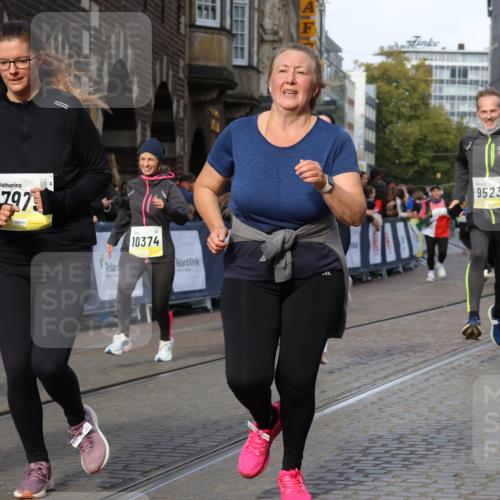 05.10.2025 - 20. swb-Marathon Bremen Strokosch-Dieckow http://msf.ph/oto/9261302 05.10.2025 11:06:17 Ziel 7979, 9205, 9228, 9387, 9523, 9712, 10152, 10243, 10374, 10404, 10611, 11065, 11092, 11169, 11233, 11433, 11485 meine-sportfotos.de