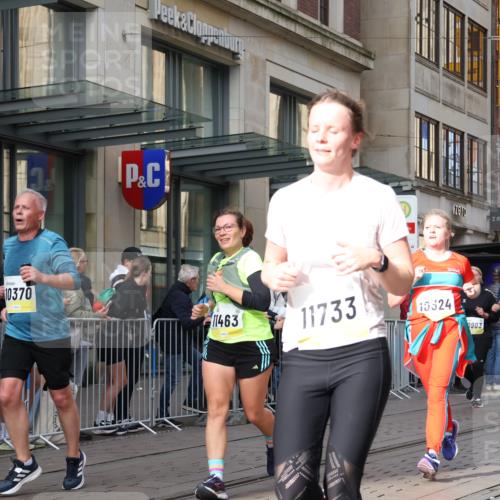 05.10.2025 - 20. swb-Marathon Bremen Strokosch-Dieckow http://msf.ph/oto/9261375 05.10.2025 11:01:21 Ziel 7908, 9189, 9237, 9269, 9278, 9286, 9294, 9322, 9371, 9432, 9655, 9782, 10004, 10026, 10030, 10056, 10157, 10324, 10336, 10370, 10562, 10903, 10904, 11194, 11223, 11463, 11493, 11647, 11732, 11733, 7908, 9189, 9237, 9269, 9278, 9286, 9294, 9322, 9371, 9432, 9655, 9782, 10004, 10026, 10030, 10056, 10157, 10324, 10336, 10370, 10562, 10903, 10904, 11194, 11223, 11463, 11493, 11647, 11732, 11733 meine-sportfotos.de