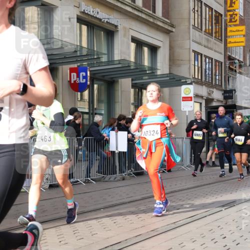 05.10.2025 - 20. swb-Marathon Bremen Strokosch-Dieckow http://msf.ph/oto/9261386 05.10.2025 11:01:22 Ziel 7908, 9189, 9237, 9269, 9278, 9286, 9294, 9322, 9365, 9371, 9432, 9655, 9782, 10004, 10026, 10030, 10056, 10157, 10324, 10336, 10370, 10558, 10562, 10903, 10904, 11223, 11463, 11493, 11647, 11732, 11733, 7908, 9189, 9237, 9269, 9278, 9286, 9294, 9322, 9365, 9371, 9432, 9655, 9782, 10004, 10026, 10030, 10056, 10157, 10324, 10336, 10370, 10558, 10562, 10903, 10904, 11223, 11463, 11493, 11647, 11732, 11733 meine-sportfotos.de
