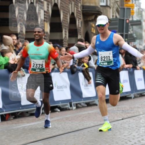05.10.2025 - 20. swb-Marathon Bremen Strokosch-Dieckow http://msf.ph/oto/9261395 05.10.2025 12:57:29 Ziel 3153, 3817, 5028, 8211 meine-sportfotos.de