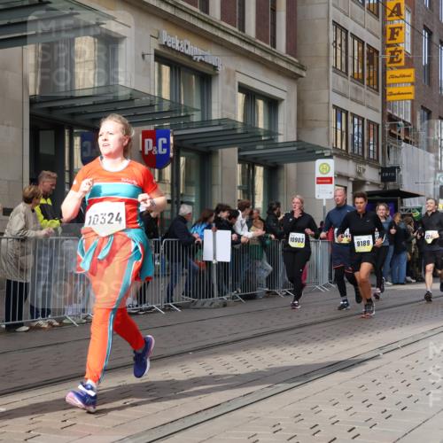 05.10.2025 - 20. swb-Marathon Bremen Strokosch-Dieckow http://msf.ph/oto/9261396 05.10.2025 11:01:23 Ziel 7908, 9189, 9237, 9269, 9278, 9294, 9322, 9365, 9371, 9432, 9655, 9782, 10004, 10026, 10030, 10056, 10157, 10324, 10336, 10370, 10558, 10562, 10903, 10904, 11223, 11463, 11493, 11647, 11732, 11733, 7908, 9189, 9237, 9269, 9278, 9294, 9322, 9365, 9371, 9432, 9655, 9782, 10004, 10026, 10030, 10056, 10157, 10324, 10336, 10370, 10558, 10562, 10903, 10904, 11223, 11463, 11493, 11647, 11732, 11733 meine-sportfotos.de