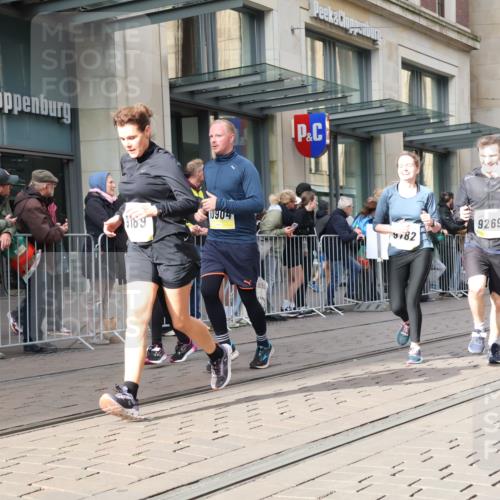05.10.2025 - 20. swb-Marathon Bremen Strokosch-Dieckow http://msf.ph/oto/9261424 05.10.2025 11:01:25 Ziel 9189, 9237, 9269, 9278, 9294, 9322, 9365, 9432, 9655, 9782, 10004, 10026, 10030, 10056, 10324, 10370, 10558, 10562, 10837, 10903, 10904, 11223, 11415, 11463, 11493, 11647, 11732, 11733, 9189, 9237, 9269, 9278, 9294, 9322, 9365, 9432, 9655, 9782, 10004, 10026, 10030, 10056, 10324, 10370, 10558, 10562, 10837, 10903, 10904, 11223, 11415, 11463, 11493, 11647, 11732, 11733 meine-sportfotos.de