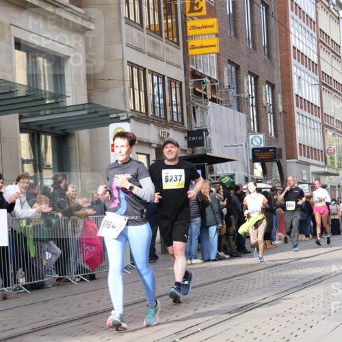 05.10.2025 - 20. swb-Marathon Bremen Strokosch-Dieckow http://msf.ph/oto/9261432 05.10.2025 11:01:29 Ziel 9189, 9237, 9269, 9294, 9365, 9432, 9536, 9655, 9782, 10004, 10026, 10030, 10370, 10558, 10562, 10837, 10903, 10904, 10944, 11223, 11415, 11463, 11647, 11732, 11733, 9189, 9237, 9269, 9294, 9365, 9432, 9536, 9655, 9782, 10004, 10026, 10030, 10370, 10558, 10562, 10837, 10903, 10904, 10944, 11223, 11415, 11463, 11647, 11732, 11733 meine-sportfotos.de