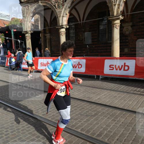 05.10.2025 - 20. swb-Marathon Bremen Yannick Fuchs http://msf.ph/oto/9261439 05.10.2025 11:20:58 Ziel 9405, 10012, 11643 meine-sportfotos.de
