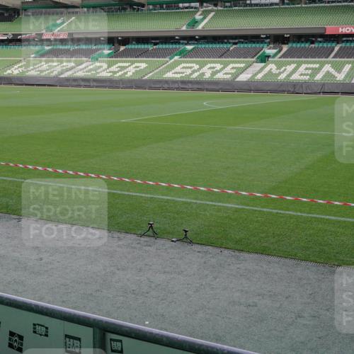 05.10.2025 - 20. swb-Marathon Bremen Michael Burmester http://msf.ph/oto/9261441 05.10.2025 11:00:13 Laufen im Stadion  meine-sportfotos.de