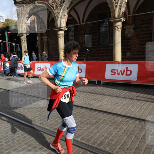 05.10.2025 - 20. swb-Marathon Bremen Yannick Fuchs http://msf.ph/oto/9261453 05.10.2025 11:20:58 Ziel 9405, 10012, 11643 meine-sportfotos.de