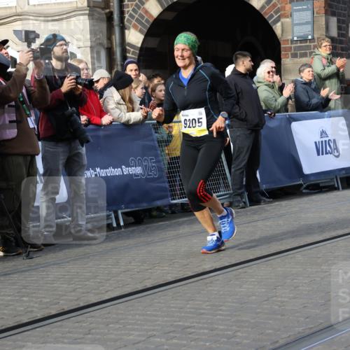 05.10.2025 - 20. swb-Marathon Bremen Strokosch-Dieckow http://msf.ph/oto/9261460 05.10.2025 11:06:21 Ziel 9205, 9764, 9998, 10404, 10611, 10640, 11169, 11195, 11233, 11485 meine-sportfotos.de