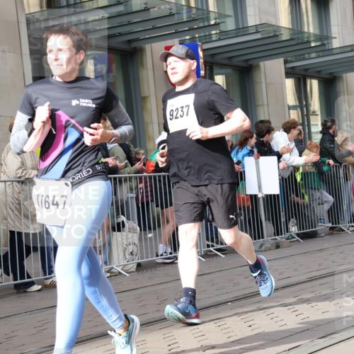 05.10.2025 - 20. swb-Marathon Bremen Strokosch-Dieckow http://msf.ph/oto/9261465 05.10.2025 11:01:31 Ziel 9189, 9237, 9269, 9294, 9324, 9365, 9536, 9655, 9782, 10004, 10026, 10370, 10558, 10562, 10837, 10855, 10879, 10887, 10903, 10904, 10944, 11415, 11463, 11647, 11732, 11733, 9189, 9237, 9269, 9294, 9324, 9365, 9536, 9655, 9782, 10004, 10026, 10370, 10558, 10562, 10837, 10855, 10879, 10887, 10903, 10904, 10944, 11415, 11463, 11647, 11732, 11733 meine-sportfotos.de