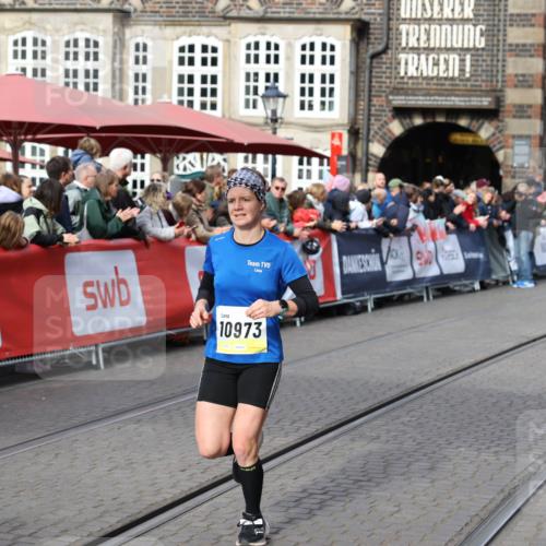 05.10.2025 - 20. swb-Marathon Bremen Yannick Fuchs http://msf.ph/oto/9261466 05.10.2025 10:49:05 Ziel 7414, 9216, 9255, 9583, 10047, 10877, 10973, 11248 meine-sportfotos.de