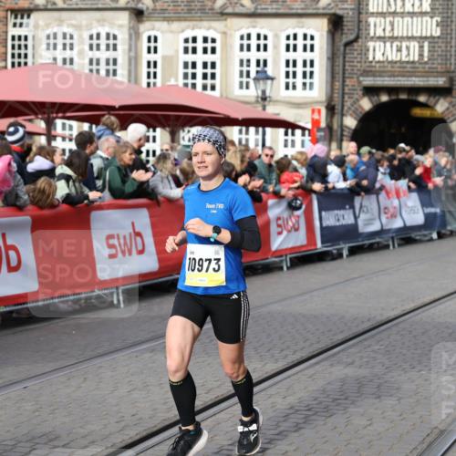 05.10.2025 - 20. swb-Marathon Bremen Yannick Fuchs http://msf.ph/oto/9261477 05.10.2025 10:49:05 Ziel 7414, 9216, 9255, 9583, 10047, 10877, 10973, 11248 meine-sportfotos.de