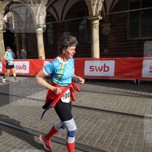 05.10.2025 - 20. swb-Marathon Bremen Yannick Fuchs http://msf.ph/oto/9261479 05.10.2025 11:20:59 Ziel 9405, 10012, 11643 meine-sportfotos.de