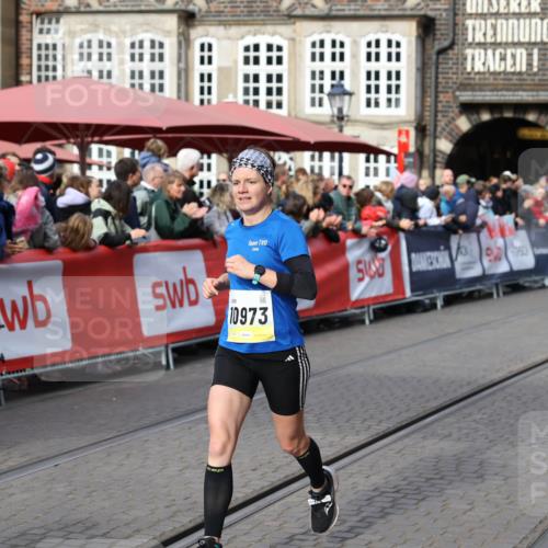 05.10.2025 - 20. swb-Marathon Bremen Yannick Fuchs http://msf.ph/oto/9261482 05.10.2025 10:49:05 Ziel 7414, 9216, 9255, 9583, 10047, 10877, 10973, 11248 meine-sportfotos.de