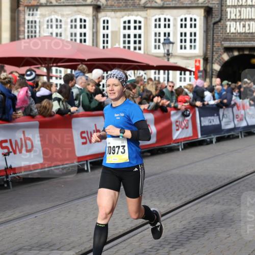 05.10.2025 - 20. swb-Marathon Bremen Yannick Fuchs http://msf.ph/oto/9261485 05.10.2025 10:49:05 Ziel 7414, 9216, 9255, 9583, 10047, 10877, 10973, 11248 meine-sportfotos.de