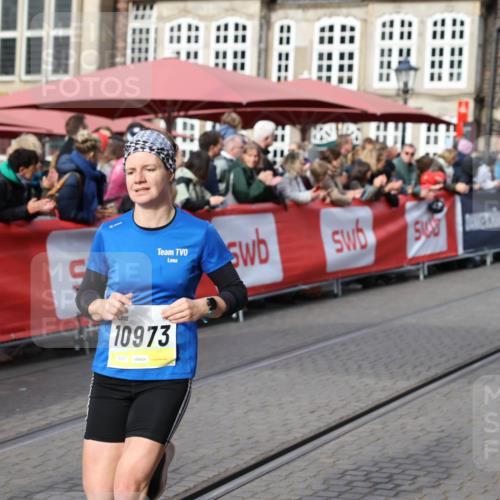 05.10.2025 - 20. swb-Marathon Bremen Yannick Fuchs http://msf.ph/oto/9261498 05.10.2025 10:49:06 Ziel 9216, 9255, 9583, 10047, 10733, 10877, 10973, 11248 meine-sportfotos.de