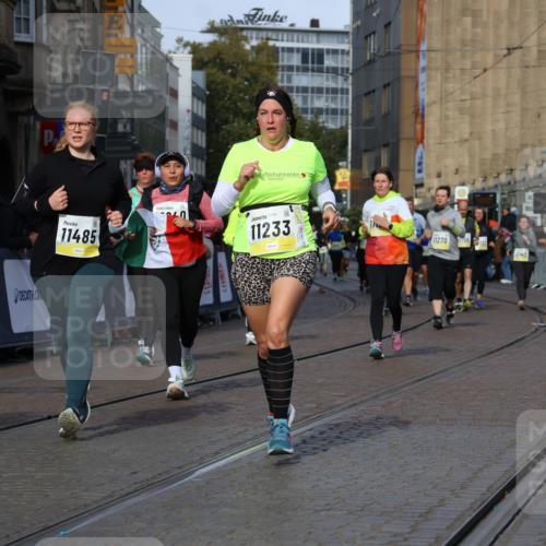 05.10.2025 - 20. swb-Marathon Bremen Strokosch-Dieckow http://msf.ph/oto/9261505 05.10.2025 11:06:22 Ziel 9205, 9764, 9998, 10611, 10640, 10912, 11195, 11233, 11365, 11485 meine-sportfotos.de