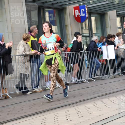 05.10.2025 - 20. swb-Marathon Bremen Strokosch-Dieckow http://msf.ph/oto/9261510 05.10.2025 11:01:35 Ziel 9189, 9237, 9269, 9294, 9324, 9365, 9426, 9536, 9655, 9686, 9782, 10004, 10301, 10370, 10558, 10837, 10855, 10879, 10887, 10903, 10904, 10944, 11014, 11415, 11459, 11647, 9189, 9237, 9269, 9294, 9324, 9365, 9426, 9536, 9655, 9686, 9782, 10004, 10301, 10370, 10558, 10837, 10855, 10879, 10887, 10903, 10904, 10944, 11014, 11415, 11459, 11647 meine-sportfotos.de
