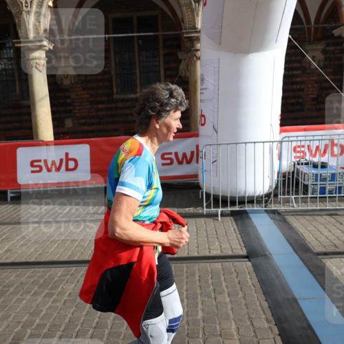 05.10.2025 - 20. swb-Marathon Bremen Yannick Fuchs http://msf.ph/oto/9261511 05.10.2025 11:20:59 Ziel 9405, 10012, 11643 meine-sportfotos.de
