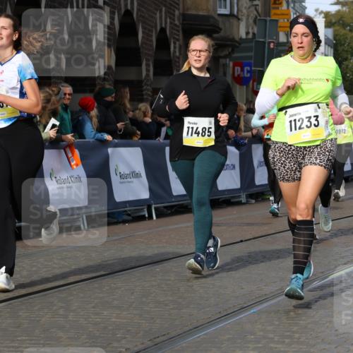 05.10.2025 - 20. swb-Marathon Bremen Strokosch-Dieckow http://msf.ph/oto/9261545 05.10.2025 11:06:23 Ziel 9205, 9764, 9998, 10611, 10640, 10912, 11143, 11195, 11233, 11270, 11365, 11485 meine-sportfotos.de