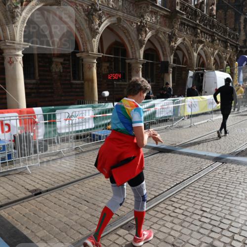 05.10.2025 - 20. swb-Marathon Bremen Yannick Fuchs http://msf.ph/oto/9261546 05.10.2025 11:21:00 Ziel 9405, 10012, 11643 meine-sportfotos.de