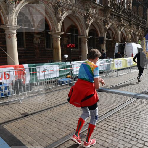 05.10.2025 - 20. swb-Marathon Bremen Yannick Fuchs http://msf.ph/oto/9261566 05.10.2025 11:21:00 Ziel 9405, 10012, 11643 meine-sportfotos.de