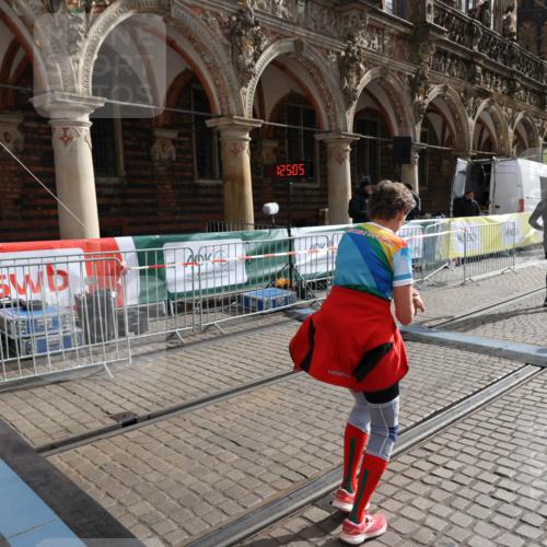 05.10.2025 - 20. swb-Marathon Bremen Yannick Fuchs http://msf.ph/oto/9261576 05.10.2025 11:21:00 Ziel 9405, 10012, 11643 meine-sportfotos.de