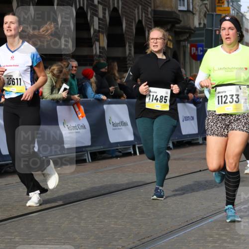 05.10.2025 - 20. swb-Marathon Bremen Strokosch-Dieckow http://msf.ph/oto/9261591 05.10.2025 11:06:23 Ziel 9205, 9764, 9998, 10611, 10640, 10912, 11143, 11195, 11233, 11270, 11365, 11485 meine-sportfotos.de