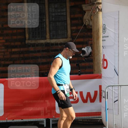 05.10.2025 - 20. swb-Marathon Bremen Yannick Fuchs http://msf.ph/oto/9261602 05.10.2025 11:21:03 Ziel 9405, 10012, 10913, 11643 meine-sportfotos.de