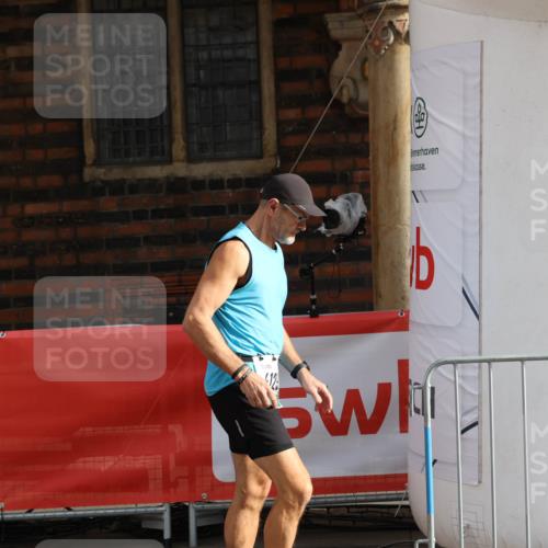 05.10.2025 - 20. swb-Marathon Bremen Yannick Fuchs http://msf.ph/oto/9261608 05.10.2025 11:21:03 Ziel 9405, 10012, 10913, 11643 meine-sportfotos.de