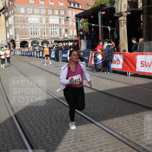 05.10.2025 - 20. swb-Marathon Bremen Yannick Fuchs http://msf.ph/oto/9261674 05.10.2025 11:21:05 Ziel 10012, 10913 meine-sportfotos.de