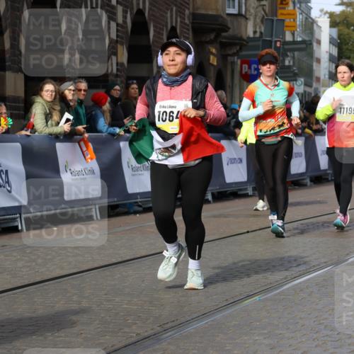 05.10.2025 - 20. swb-Marathon Bremen Strokosch-Dieckow http://msf.ph/oto/9261687 05.10.2025 11:06:25 Ziel 9764, 9998, 10611, 10640, 10732, 10912, 11143, 11195, 11233, 11270, 11365, 11485 meine-sportfotos.de