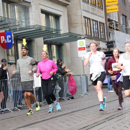 05.10.2025 - 20. swb-Marathon Bremen Strokosch-Dieckow http://msf.ph/oto/9261697 05.10.2025 11:01:46 Ziel 9324, 9363, 9365, 9426, 9536, 9655, 9686, 10130, 10301, 10508, 10558, 10837, 10855, 10879, 10887, 10944, 11014, 11340, 11415, 11454, 11459, 11646, 11647, 9324, 9363, 9365, 9426, 9536, 9655, 9686, 10130, 10301, 10508, 10558, 10837, 10855, 10879, 10887, 10944, 11014, 11340, 11415, 11454, 11459, 11646, 11647 meine-sportfotos.de