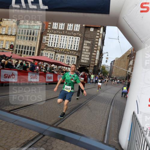 05.10.2025 - 20. swb-Marathon Bremen Yannick Fuchs http://msf.ph/oto/9261701 05.10.2025 10:49:11 Ziel 9014, 9216, 9317, 10449, 10733, 10973, 11695 meine-sportfotos.de