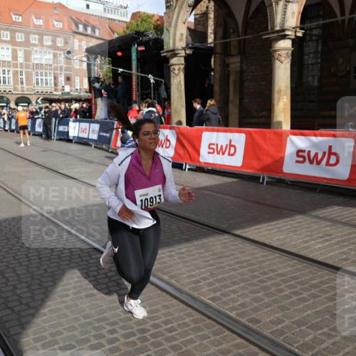 05.10.2025 - 20. swb-Marathon Bremen Yannick Fuchs http://msf.ph/oto/9261706 05.10.2025 11:21:06 Ziel 10012, 10913 meine-sportfotos.de
