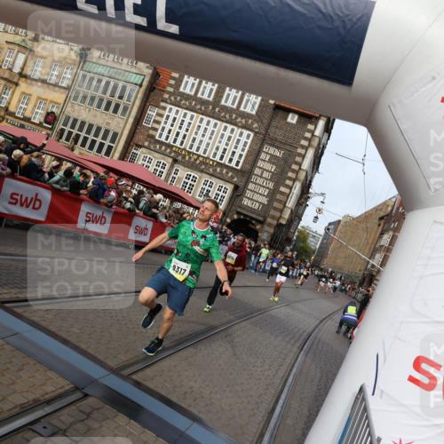 05.10.2025 - 20. swb-Marathon Bremen Yannick Fuchs http://msf.ph/oto/9261711 05.10.2025 10:49:11 Ziel 9014, 9216, 9317, 10449, 10733, 10973, 11695 meine-sportfotos.de