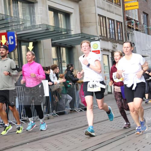 05.10.2025 - 20. swb-Marathon Bremen Strokosch-Dieckow http://msf.ph/oto/9261713 05.10.2025 11:01:46 Ziel 9324, 9363, 9365, 9426, 9536, 9655, 9686, 10130, 10301, 10508, 10558, 10837, 10855, 10879, 10887, 10944, 11014, 11340, 11415, 11454, 11459, 11646, 11647, 9324, 9363, 9365, 9426, 9536, 9655, 9686, 10130, 10301, 10508, 10558, 10837, 10855, 10879, 10887, 10944, 11014, 11340, 11415, 11454, 11459, 11646, 11647 meine-sportfotos.de