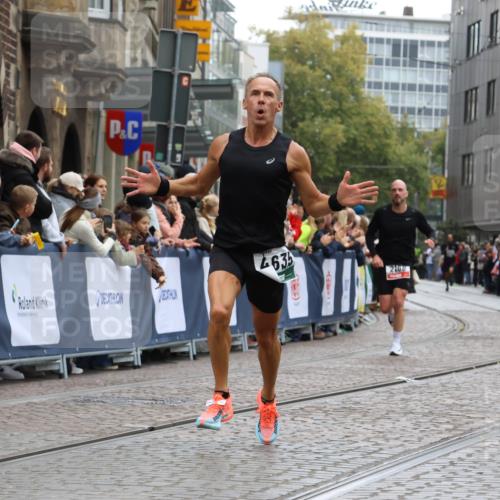 05.10.2025 - 20. swb-Marathon Bremen Strokosch-Dieckow http://msf.ph/oto/9261716 05.10.2025 12:57:41 Ziel 1088, 2168, 2909, 4635 meine-sportfotos.de