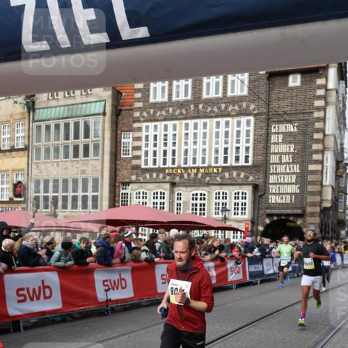 05.10.2025 - 20. swb-Marathon Bremen Yannick Fuchs http://msf.ph/oto/9261736 05.10.2025 10:49:12 Ziel 7202, 9014, 9216, 9317, 9556, 10449, 10733, 10973, 11695 meine-sportfotos.de