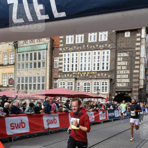 05.10.2025 - 20. swb-Marathon Bremen Yannick Fuchs http://msf.ph/oto/9261748 05.10.2025 10:49:12 Ziel 7202, 9014, 9216, 9317, 9556, 10449, 10733, 10973, 11695 meine-sportfotos.de