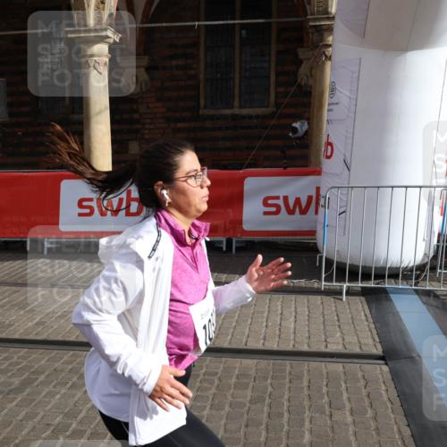 05.10.2025 - 20. swb-Marathon Bremen Yannick Fuchs http://msf.ph/oto/9261768 05.10.2025 11:21:06 Ziel 10012, 10913 meine-sportfotos.de
