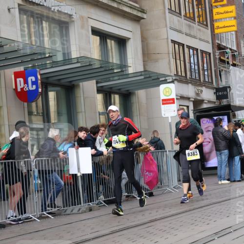 05.10.2025 - 20. swb-Marathon Bremen Strokosch-Dieckow http://msf.ph/oto/9261770 05.10.2025 11:01:48 Ziel 9324, 9363, 9426, 9536, 9686, 9748, 10130, 10301, 10508, 10821, 10829, 10837, 10855, 10879, 10887, 10944, 11014, 11340, 11415, 11454, 11459, 11646, 9324, 9363, 9426, 9536, 9686, 9748, 10130, 10301, 10508, 10821, 10829, 10837, 10855, 10879, 10887, 10944, 11014, 11340, 11415, 11454, 11459, 11646 meine-sportfotos.de