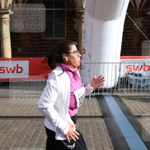 05.10.2025 - 20. swb-Marathon Bremen Yannick Fuchs http://msf.ph/oto/9261784 05.10.2025 11:21:06 Ziel 10012, 10913 meine-sportfotos.de
