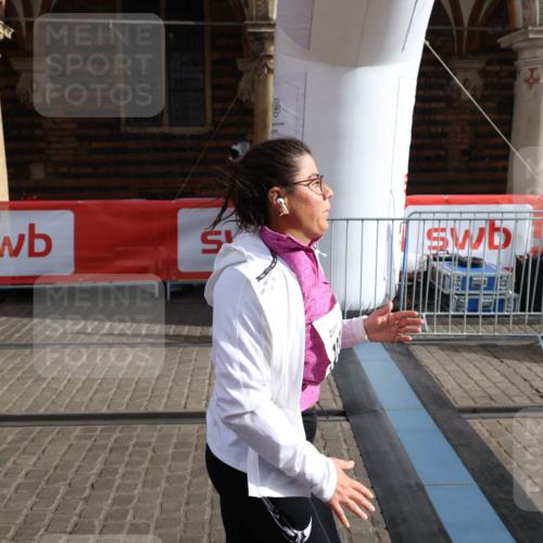 05.10.2025 - 20. swb-Marathon Bremen Yannick Fuchs http://msf.ph/oto/9261793 05.10.2025 11:21:06 Ziel 10012, 10913 meine-sportfotos.de