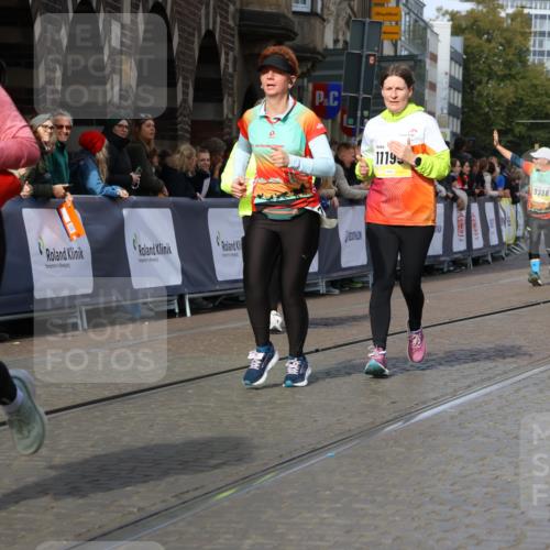 05.10.2025 - 20. swb-Marathon Bremen Strokosch-Dieckow http://msf.ph/oto/9261808 05.10.2025 11:06:26 Ziel 9764, 9998, 10611, 10640, 10699, 10732, 10912, 11143, 11195, 11233, 11270, 11365, 11485 meine-sportfotos.de