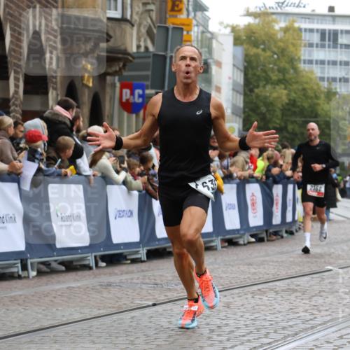 05.10.2025 - 20. swb-Marathon Bremen Strokosch-Dieckow http://msf.ph/oto/9261839 05.10.2025 12:57:41 Ziel 1088, 2168, 2909, 4635 meine-sportfotos.de