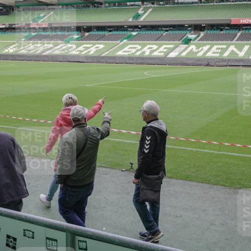05.10.2025 - 20. swb-Marathon Bremen Michael Burmester http://msf.ph/oto/9261896 05.10.2025 11:04:31 Laufen im Stadion  meine-sportfotos.de