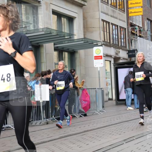 05.10.2025 - 20. swb-Marathon Bremen Strokosch-Dieckow http://msf.ph/oto/9261897 05.10.2025 11:02:01 Ziel 9363, 9468, 9647, 9707, 9748, 9802, 9839, 10033, 10093, 10130, 10194, 10508, 10615, 10821, 10829, 10982, 10983, 11110, 11340, 11386, 11454, 11537, 11538, 11646, 11711, 9363, 9468, 9647, 9707, 9748, 9802, 9839, 10033, 10093, 10130, 10194, 10508, 10615, 10821, 10829, 10982, 10983, 11110, 11340, 11386, 11454, 11537, 11646 meine-sportfotos.de