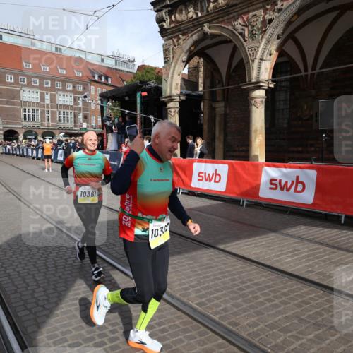 05.10.2025 - 20. swb-Marathon Bremen Yannick Fuchs http://msf.ph/oto/9261908 05.10.2025 11:21:11 Ziel 10361, 10362, 10913 meine-sportfotos.de